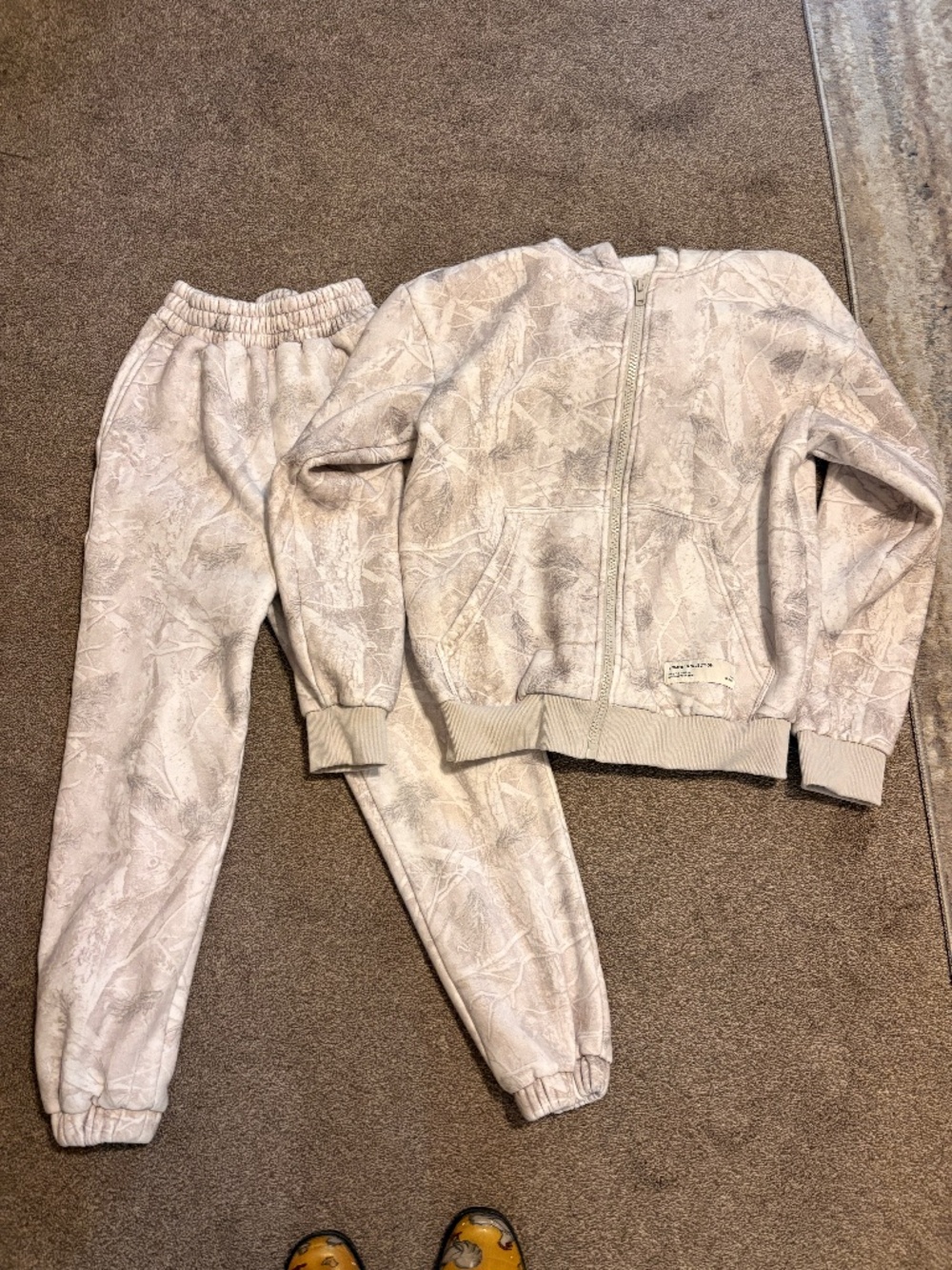 COMFRT CAMO PANTS AND ZIP HOODIE SIZE XS